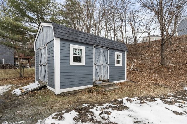 4 Richard Rd, Hudson, MA 01749