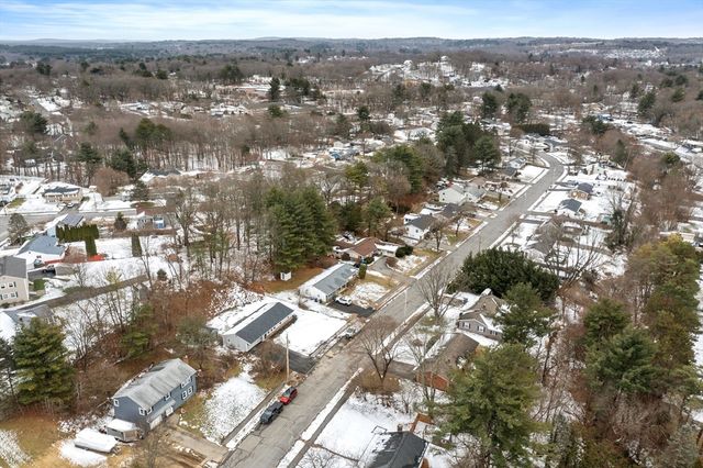 4 Richard Rd, Hudson, MA 01749