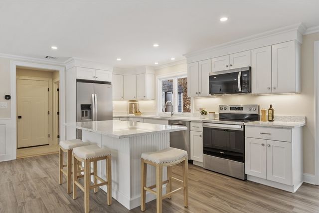 4 Richard Rd, Hudson, MA 01749