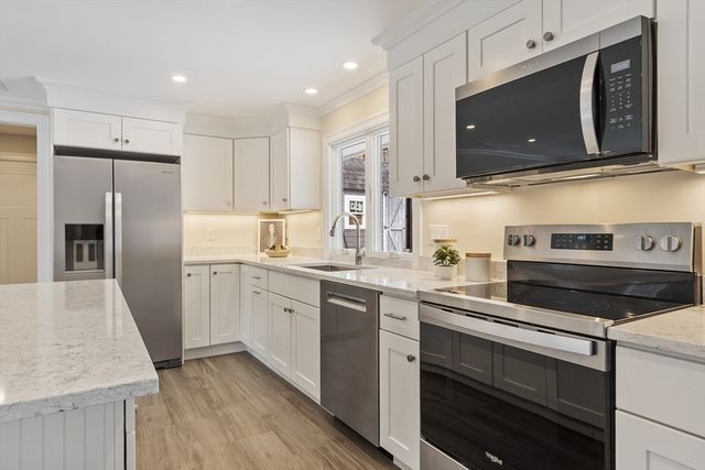 4 Richard Rd, Hudson, MA 01749