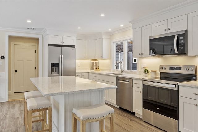 4 Richard Rd, Hudson, MA 01749