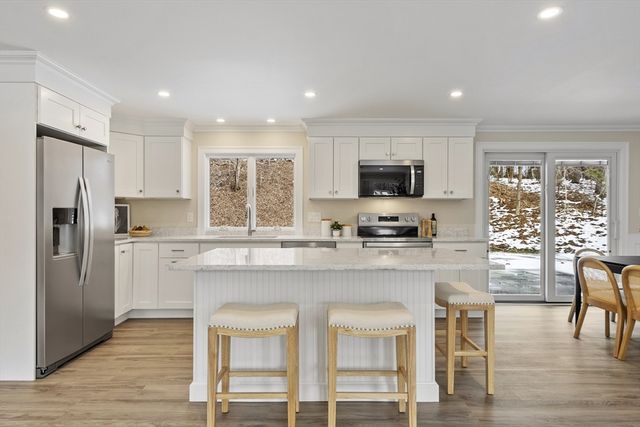 4 Richard Rd, Hudson, MA 01749