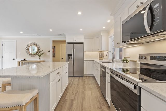 4 Richard Rd, Hudson, MA 01749