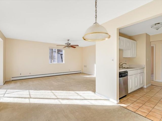 706 Kiwanis Drive 4, Freeport, IL 61032