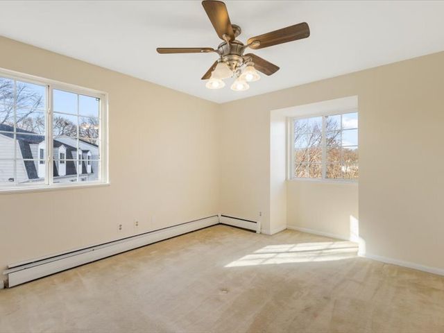 706 Kiwanis Drive 4, Freeport, IL 61032