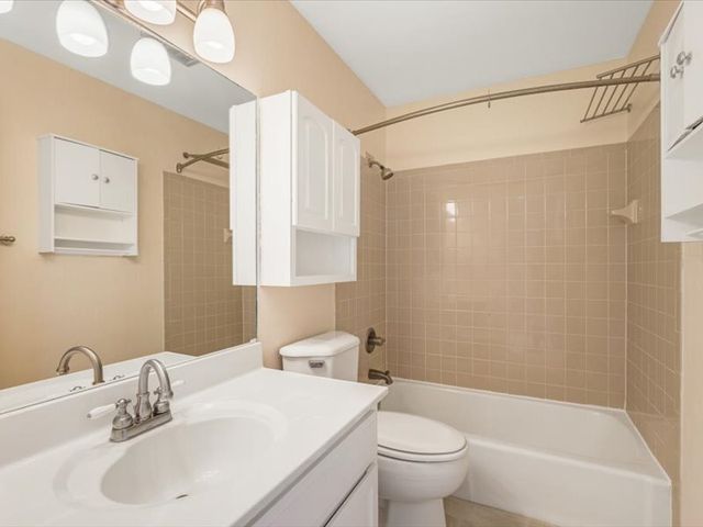 706 Kiwanis Drive 4, Freeport, IL 61032