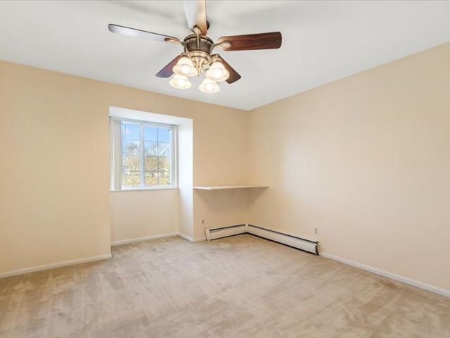 706 Kiwanis Drive 4, Freeport, IL 61032