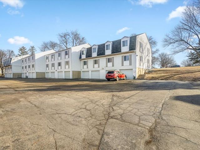 706 Kiwanis Drive 4, Freeport, IL 61032