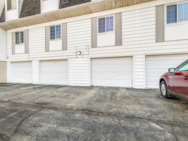 706 Kiwanis Drive 4, Freeport, IL 61032