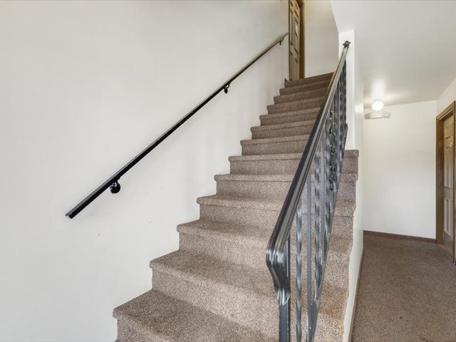 706 Kiwanis Drive 4, Freeport, IL 61032