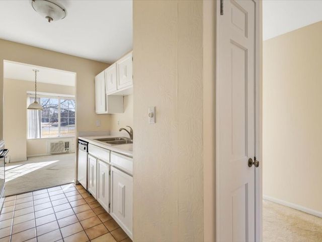 706 Kiwanis Drive 4, Freeport, IL 61032