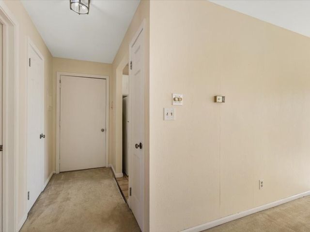 706 Kiwanis Drive 4, Freeport, IL 61032