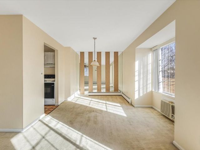 706 Kiwanis Drive 4, Freeport, IL 61032