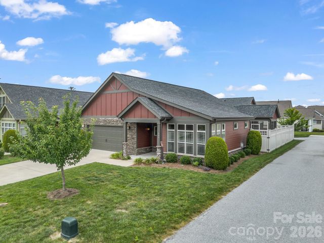 595 Summerfield Place, Flat Rock, NC 28731