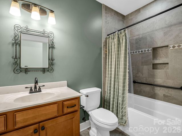 595 Summerfield Place, Flat Rock, NC 28731