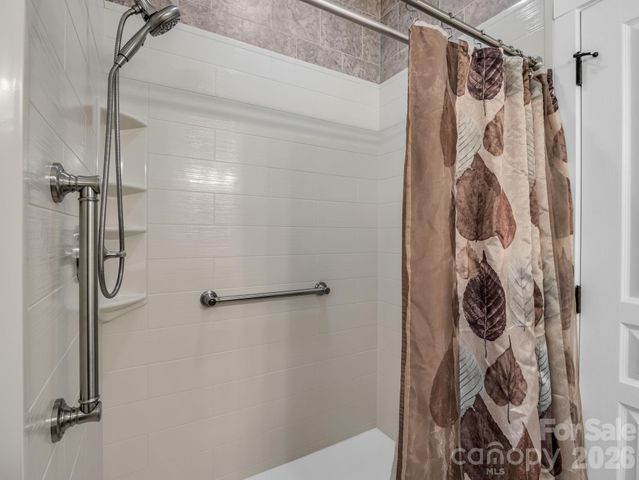 595 Summerfield Place, Flat Rock, NC 28731