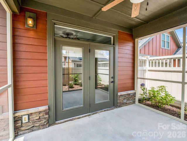 595 Summerfield Place, Flat Rock, NC 28731