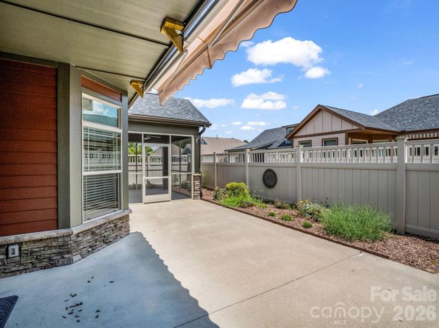 595 Summerfield Place, Flat Rock, NC 28731