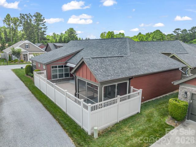 595 Summerfield Place, Flat Rock, NC 28731