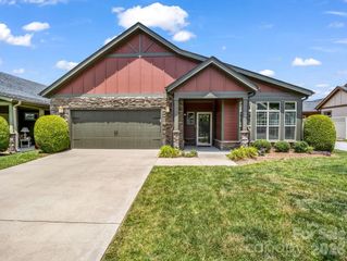 595 Summerfield Place, Flat Rock, NC 28731