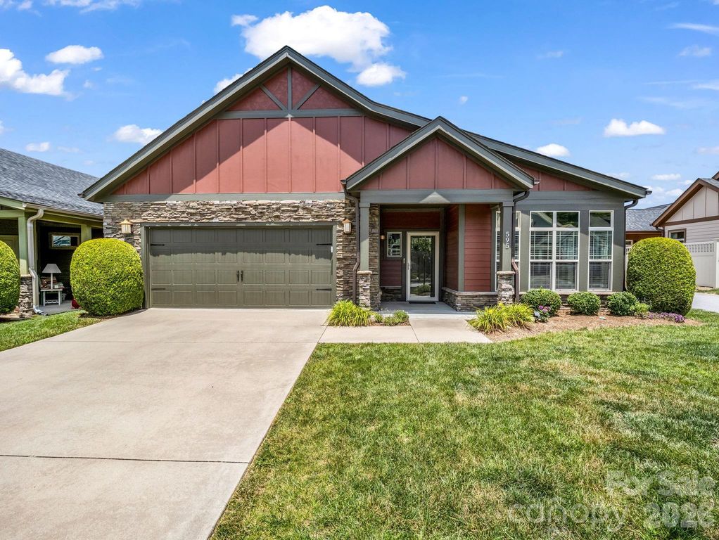 595 Summerfield Place, Flat Rock, NC 28731