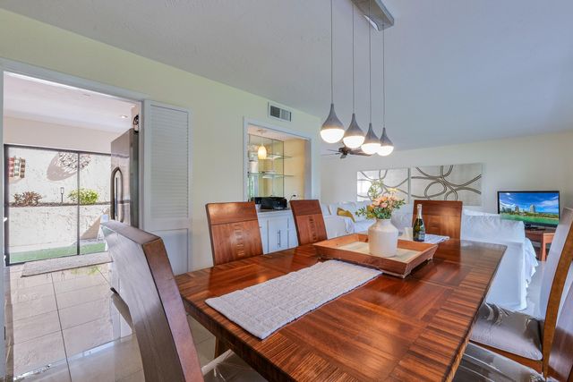 5523 Constant Spring Terrace 222, Lauderhill, FL 33319