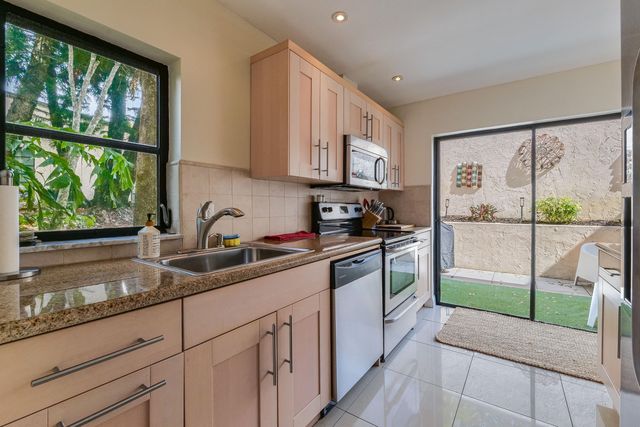 5523 Constant Spring Terrace 222, Lauderhill, FL 33319