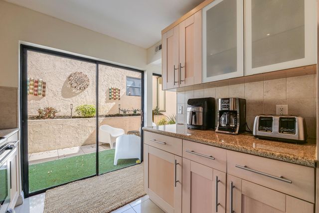 5523 Constant Spring Terrace 222, Lauderhill, FL 33319