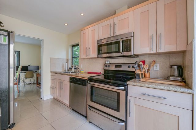 5523 Constant Spring Terrace 222, Lauderhill, FL 33319