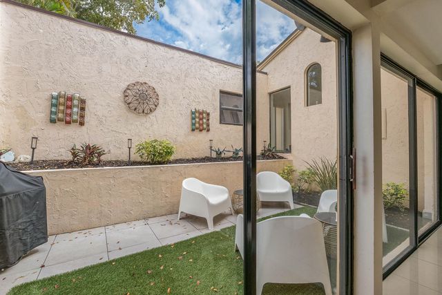 5523 Constant Spring Terrace 222, Lauderhill, FL 33319