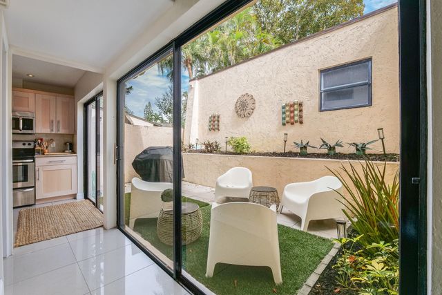 5523 Constant Spring Terrace 222, Lauderhill, FL 33319