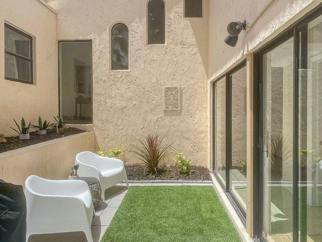 5523 Constant Spring Terrace 222, Lauderhill, FL 33319