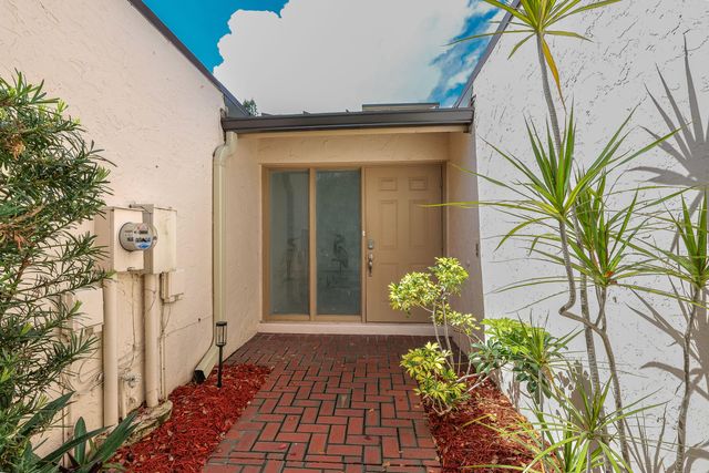 5523 Constant Spring Terrace 222, Lauderhill, FL 33319