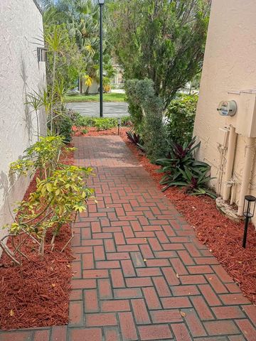 5523 Constant Spring Terrace 222, Lauderhill, FL 33319
