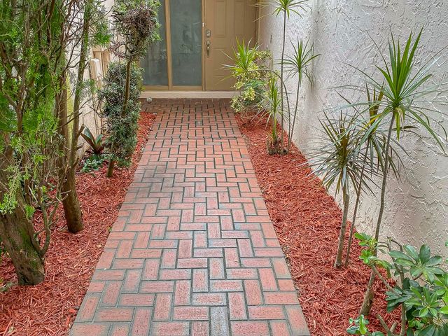 5523 Constant Spring Terrace 222, Lauderhill, FL 33319