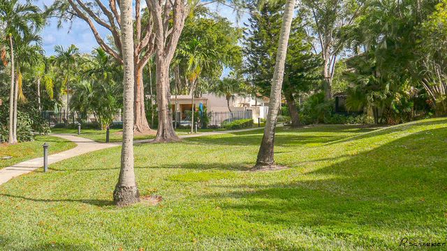 5523 Constant Spring Terrace 222, Lauderhill, FL 33319