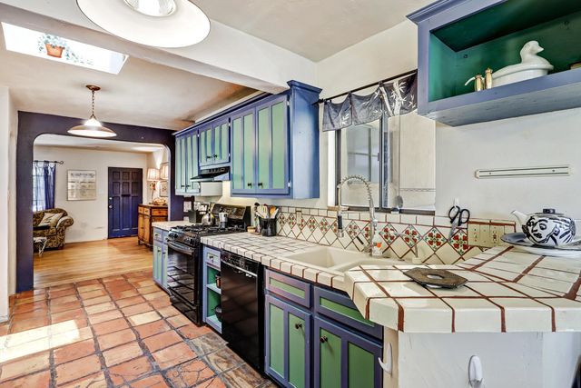 2710 Hyder Avenue SE, Albuquerque, NM 87106