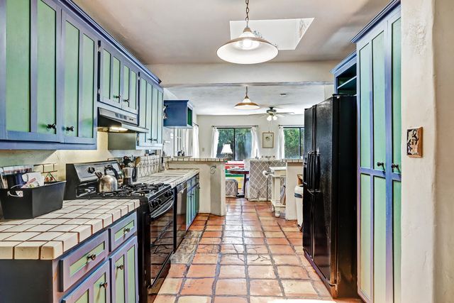 2710 Hyder Avenue SE, Albuquerque, NM 87106