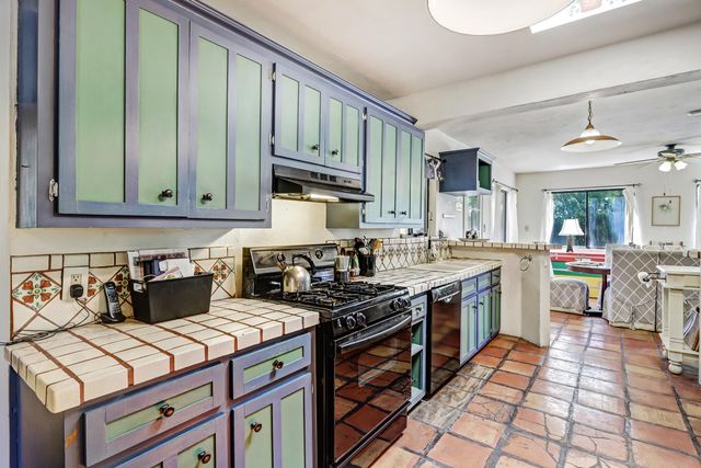 2710 Hyder Avenue SE, Albuquerque, NM 87106
