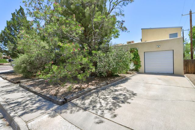 2710 Hyder Avenue SE, Albuquerque, NM 87106