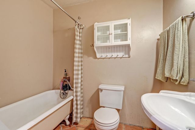 2710 Hyder Avenue SE, Albuquerque, NM 87106