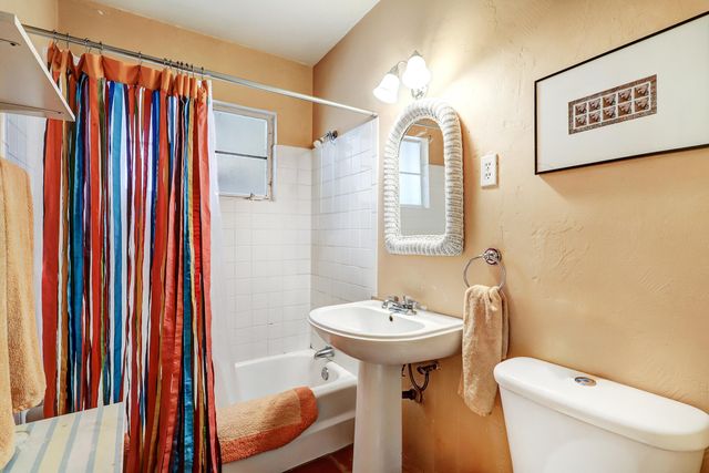 2710 Hyder Avenue SE, Albuquerque, NM 87106
