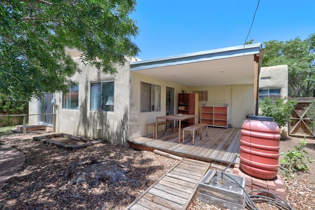 2710 Hyder Avenue SE, Albuquerque, NM 87106