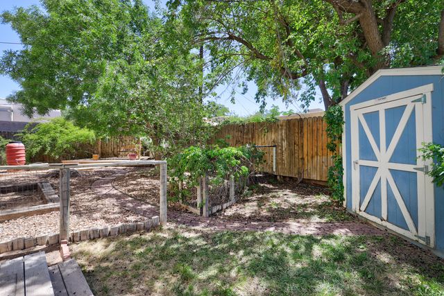 2710 Hyder Avenue SE, Albuquerque, NM 87106