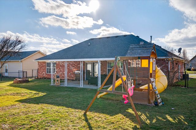 213 Dunn Drive, Trafalgar, IN 46181