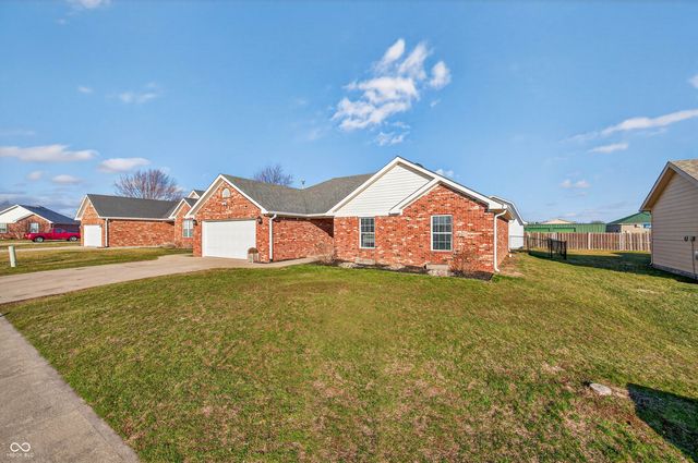 213 Dunn Drive, Trafalgar, IN 46181