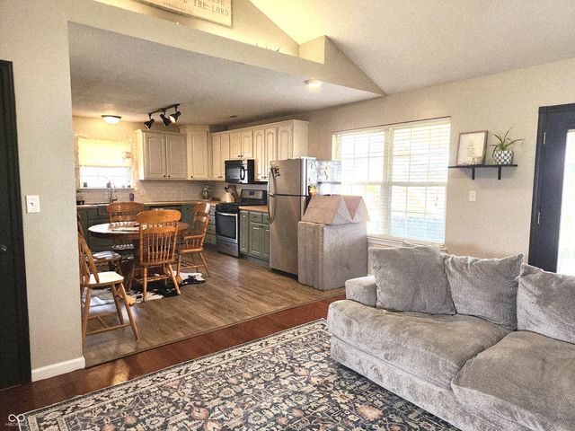 213 Dunn Drive, Trafalgar, IN 46181