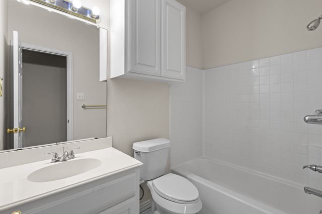 121 Wildwood Court, Grapevine, TX 76051