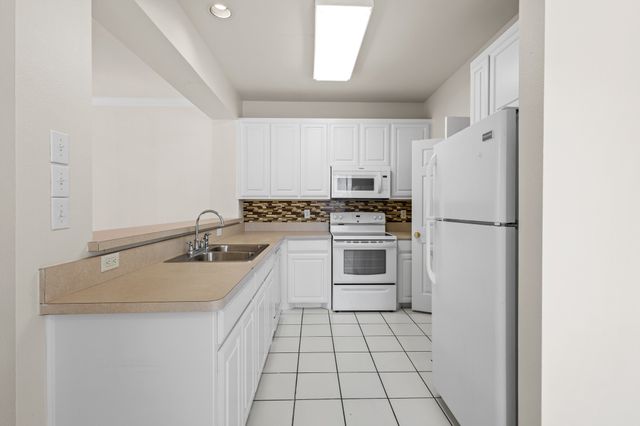 121 Wildwood Court, Grapevine, TX 76051