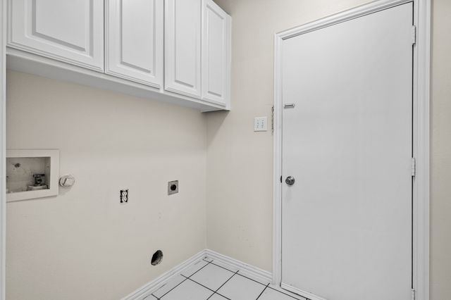 121 Wildwood Court, Grapevine, TX 76051